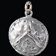 Load image into Gallery viewer, Spartan Shield Silver Pendant - King Leonidas - Ultimate Warriors - Thermopylae
